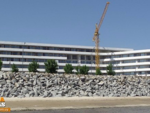 Dazzler Colonia Hotel